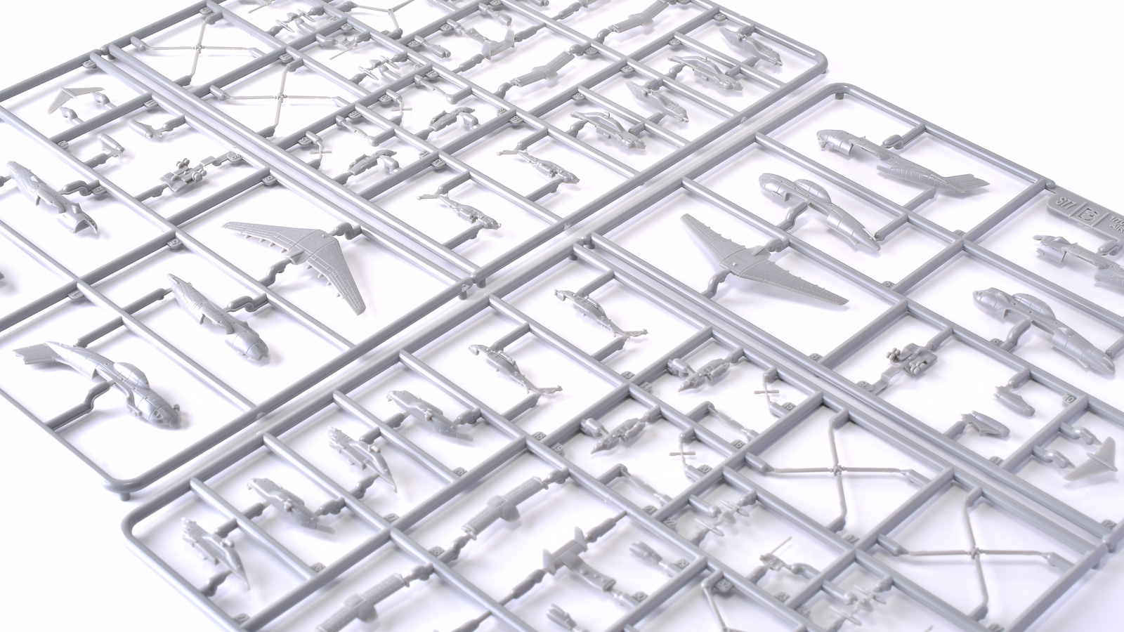 自衛隊の「縁の下の力持ち」的な飛行機がずらっと揃う！ピットロード 1