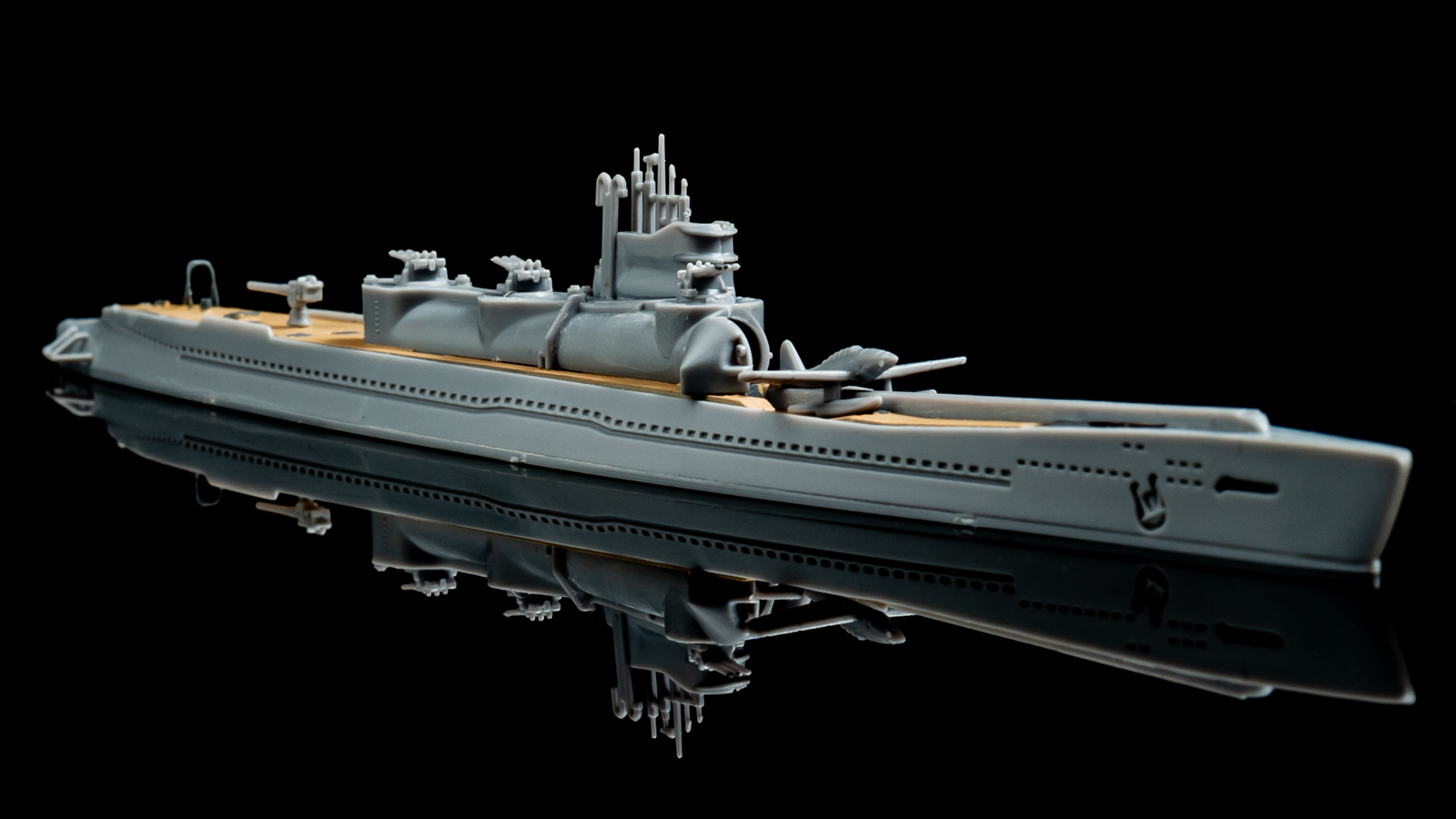 日本の誇るビックリドッキリメカ、「特型潜水艦 伊-400」をアオシマの