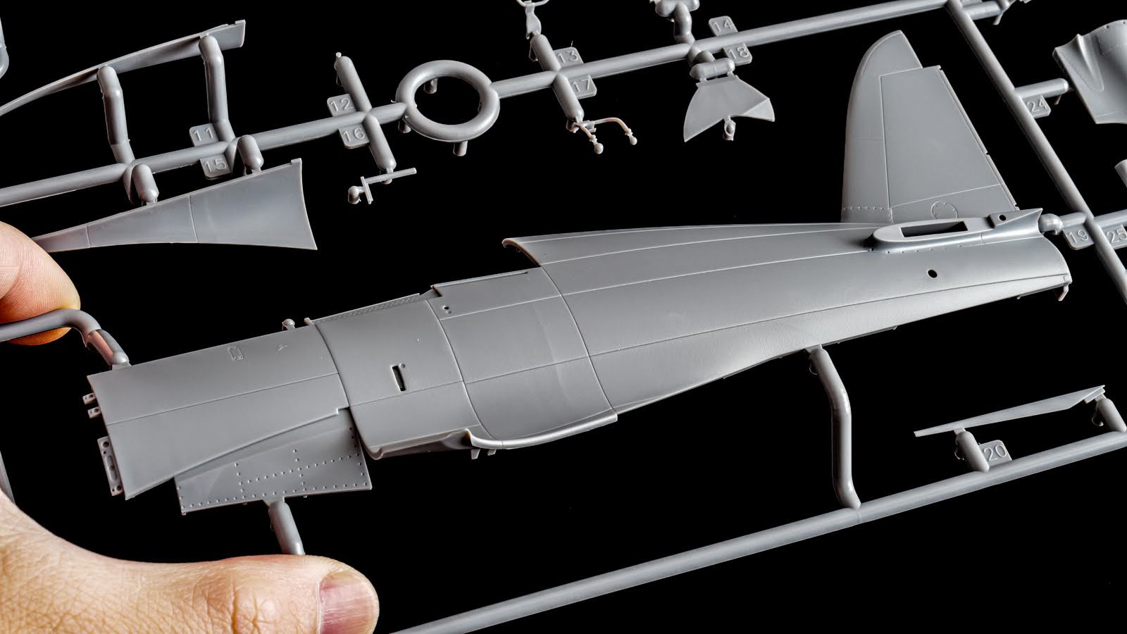 究極の雷電はあなたの年末年始を輝かせる最高の飛行機模型！「SWS 1/32