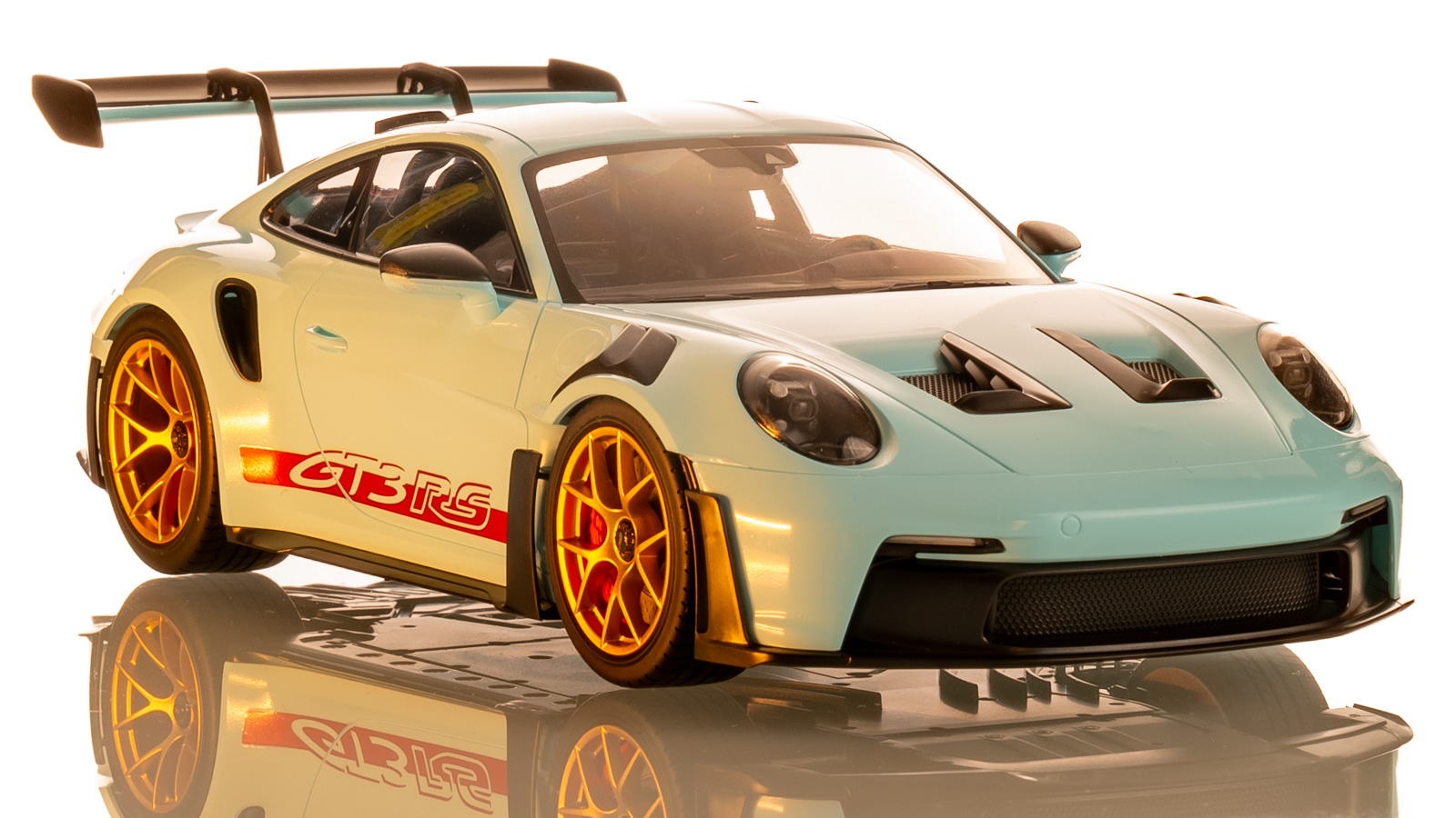 未体験のスピードで組み上がる「タミヤの魔術」／ポルシェ911 GT3 RS