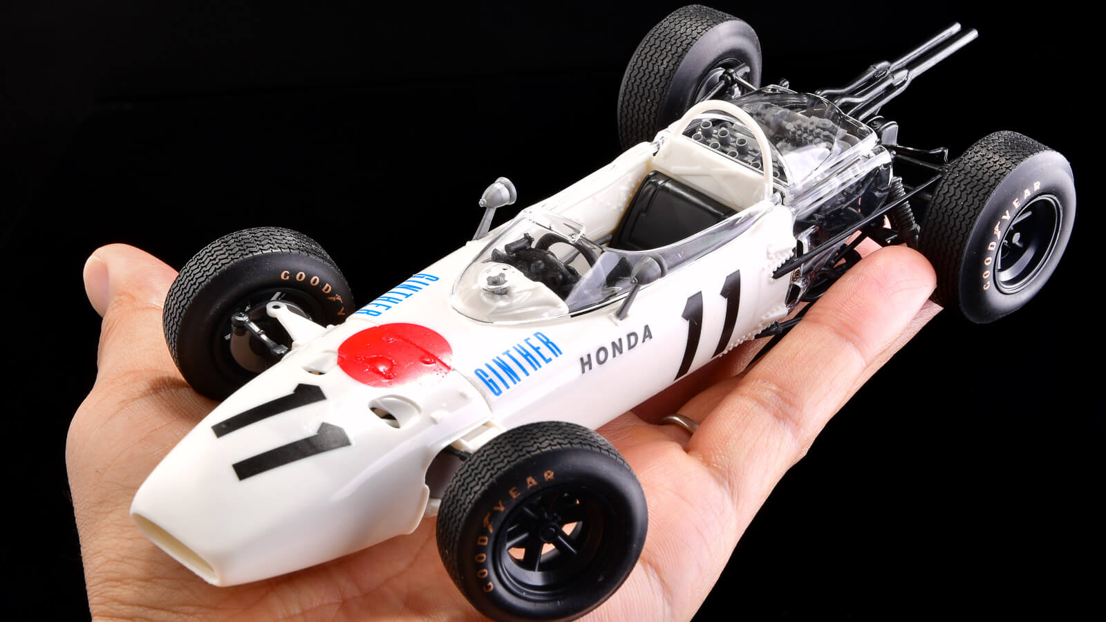 組んでデカールを貼るだけで机上に伝説が爆誕するプラモデル。「タミヤ