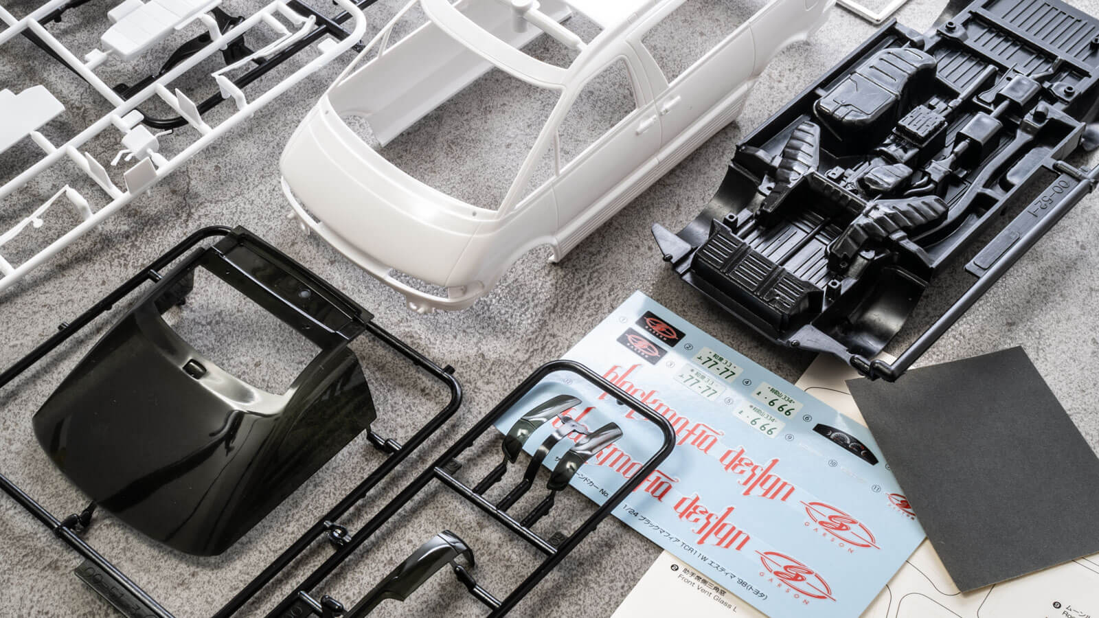 箱から飛び出すY2KのVIPカー文化を目撃せよ！／アオシマのブラック