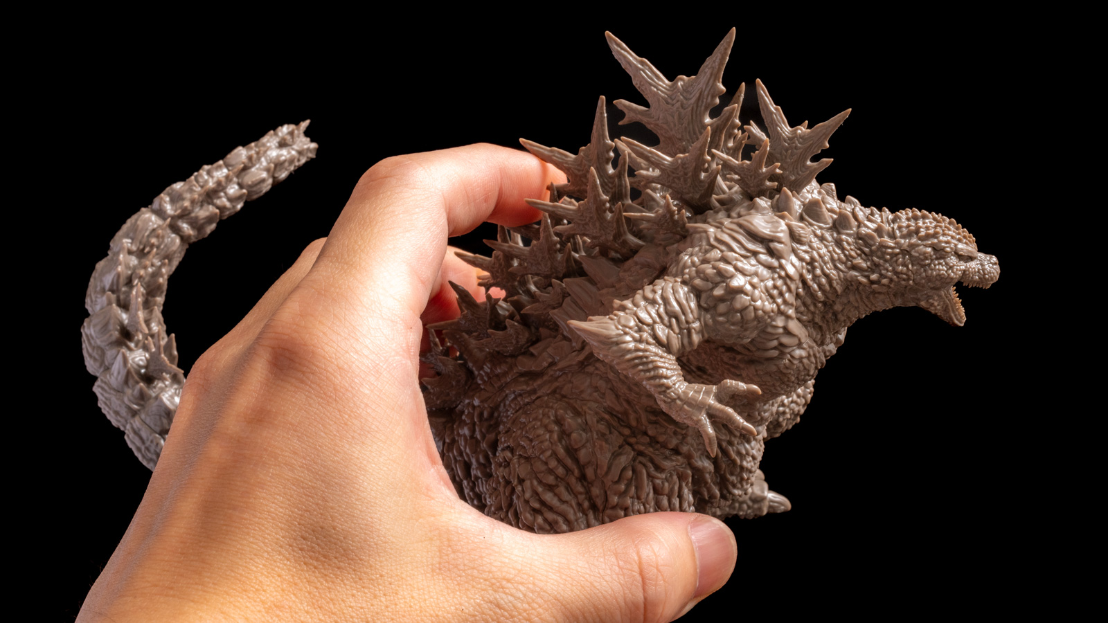 アオシマ最新作、ゴジラのプラモデルを組んで遭遇した「生物的な造形の