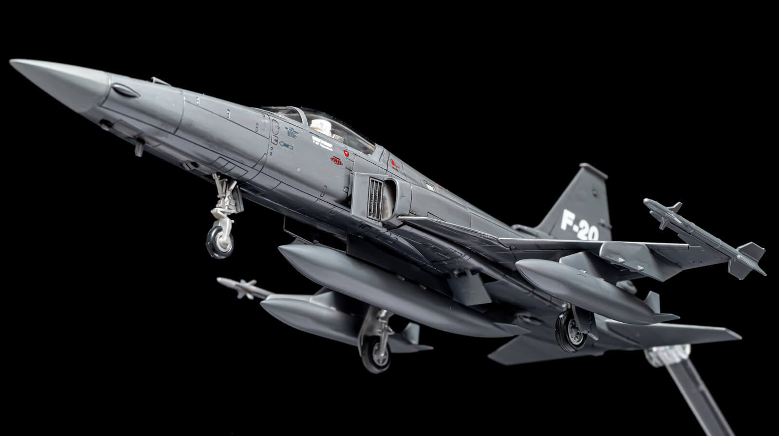 レビュー】990円の超音速体験／ハセガワ F-20 タイガーシャークが