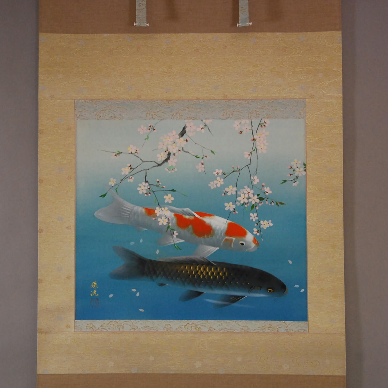 岡本珠洸 / 遊鯉（桜） | 掛軸 - 野村美術