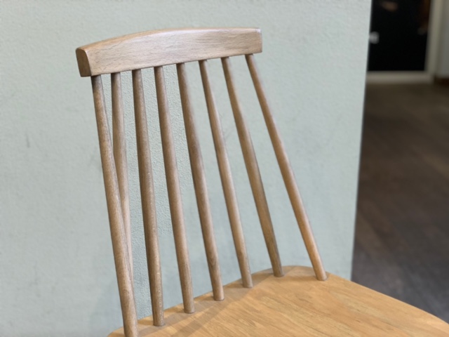 チェアのご紹介】人気の木製スピンドルチェアを3点ご紹介いたします