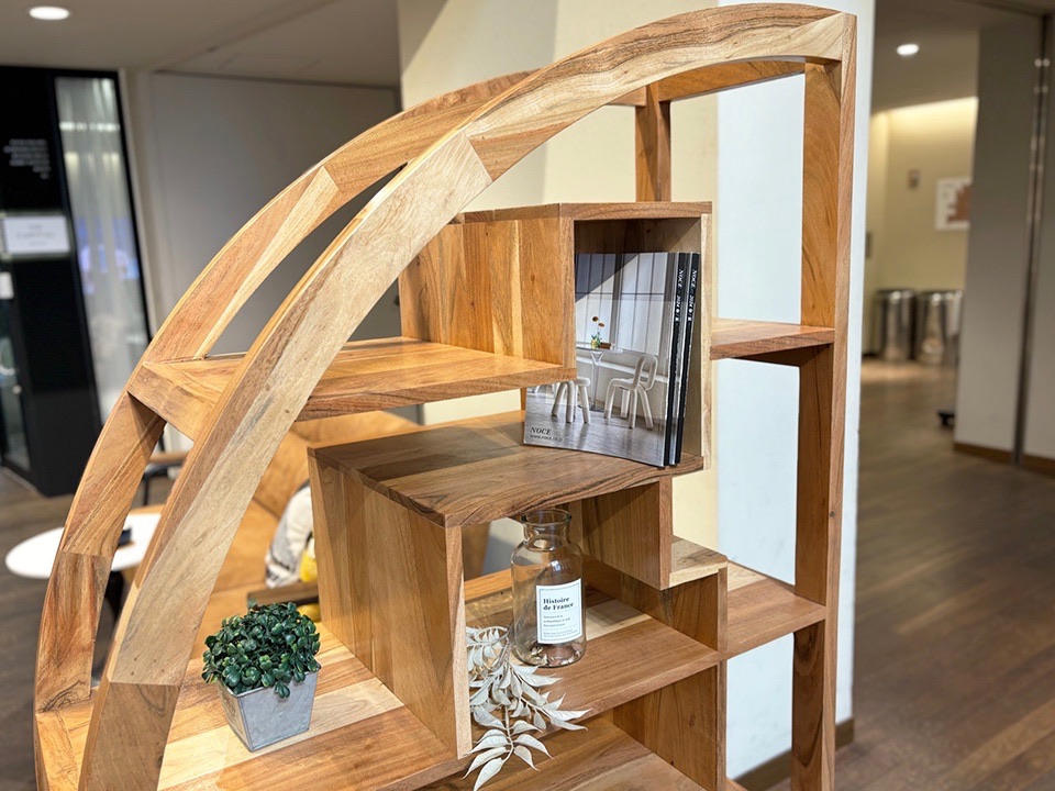 ブックケース】幾何学模様のような斬新なデザインのシェルフ