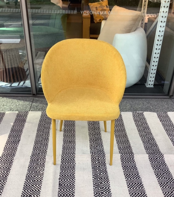 アームチェアのご紹介 イタリアモダンを彷彿させる丸いフォルム