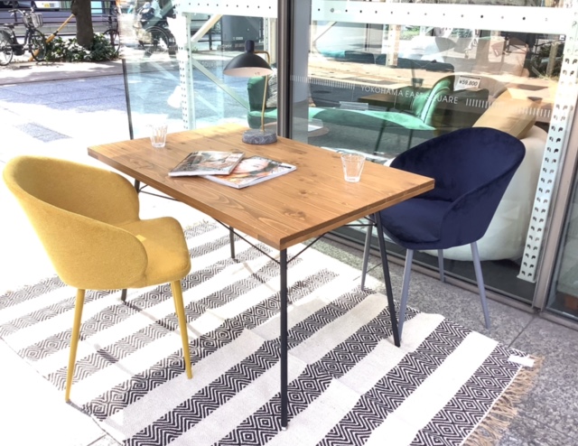 アームチェアのご紹介 イタリアモダンを彷彿させる丸いフォルム