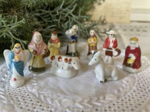 ガレットデロワ用 フランスヴィンテージ フェーブ Crèche 入荷しました