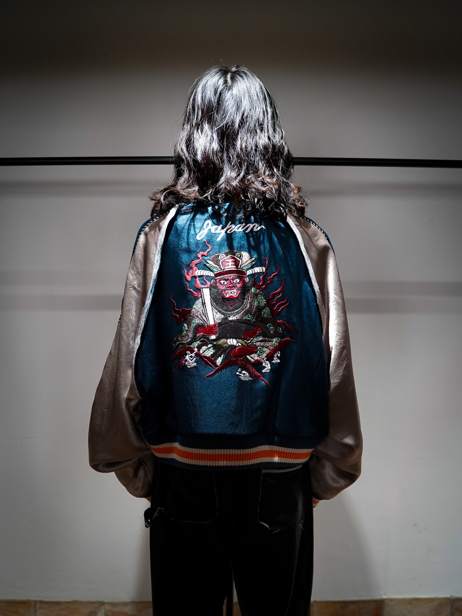 el conductorH CROPPED YAMA KING EMBROIDERED SOURVENIR JKT