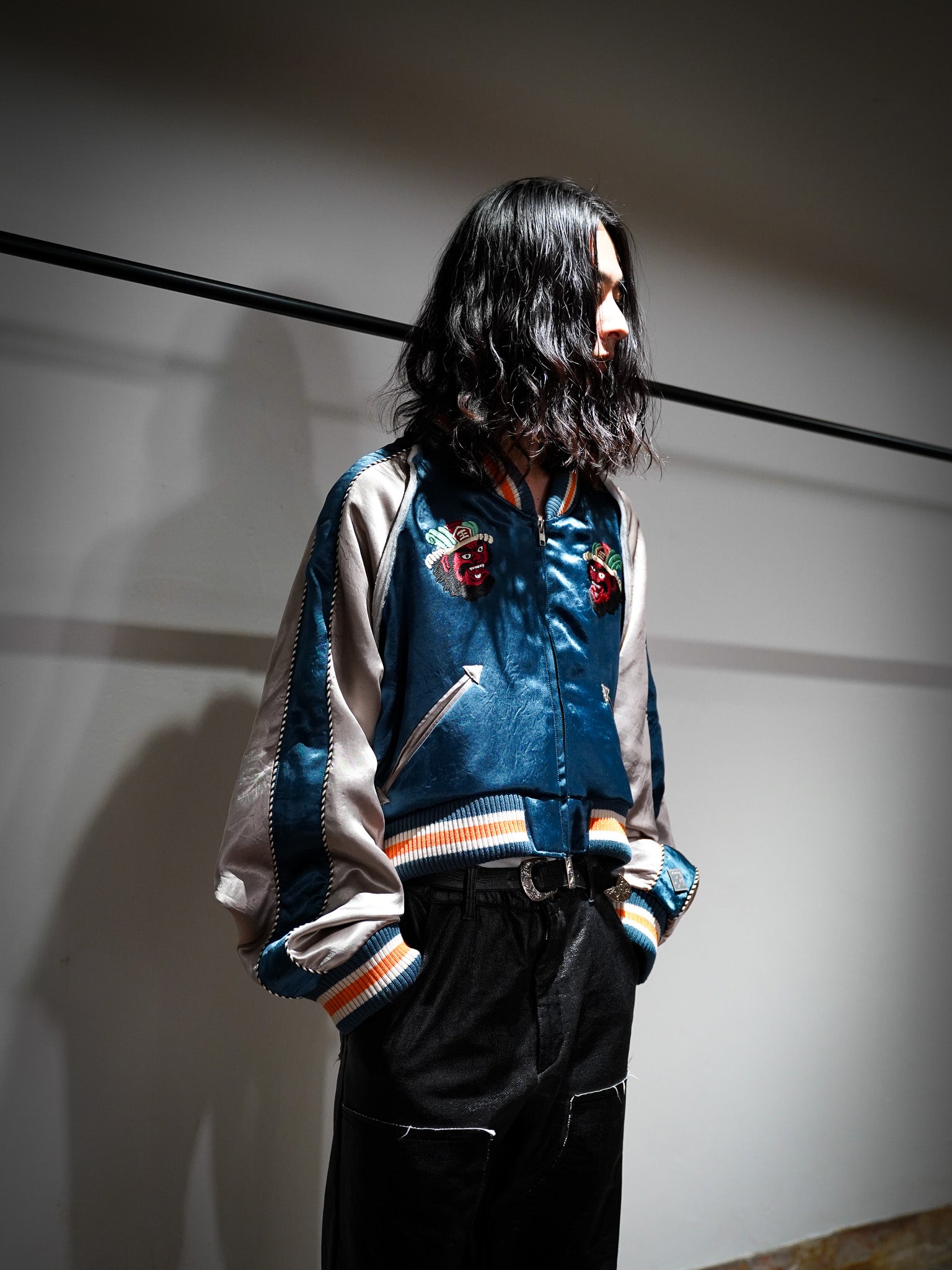 el conductorH CROPPED YAMA KING EMBROIDERED SOURVENIR JKT