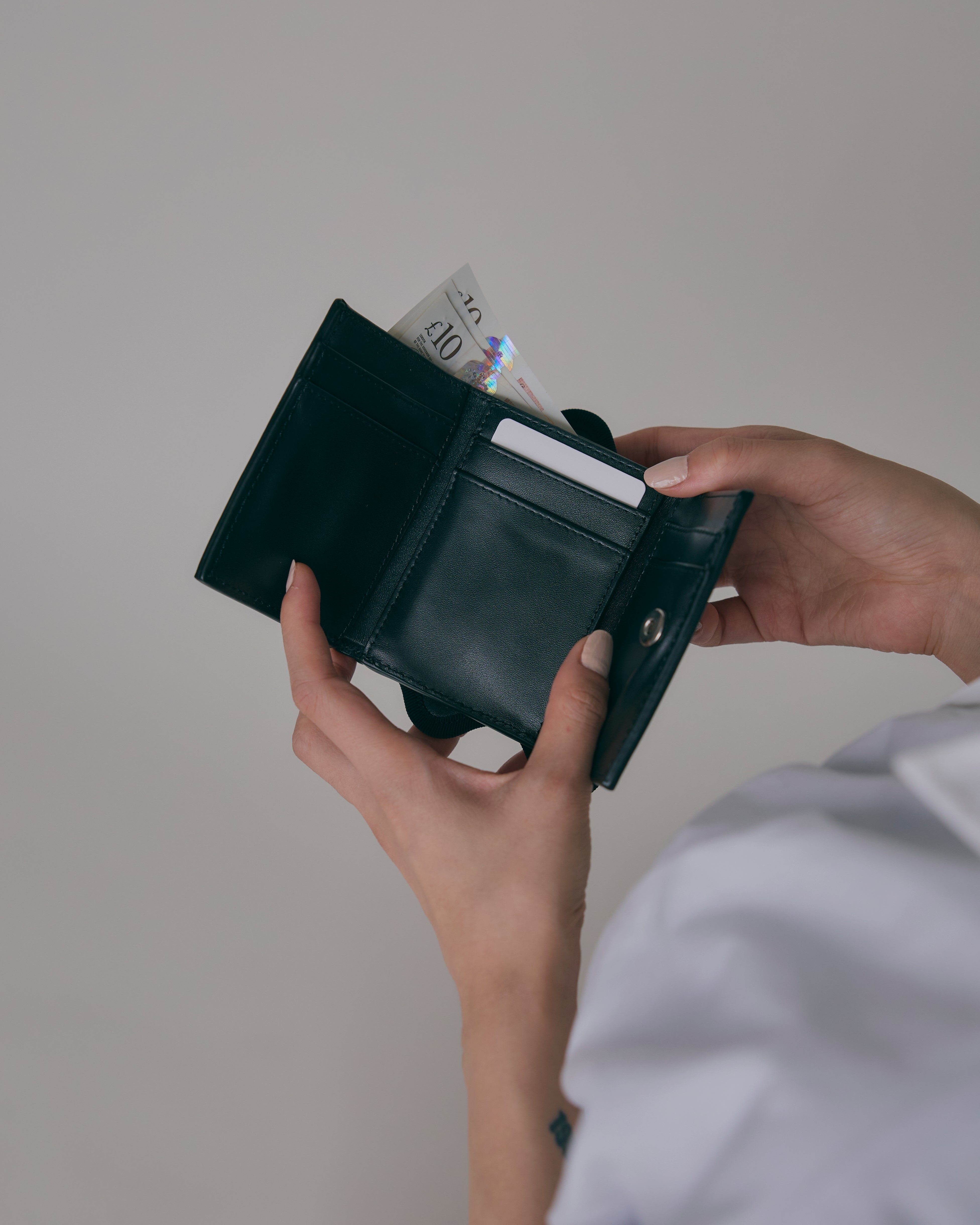 wave trifold wallet / powder blue × olive – nori enomoto