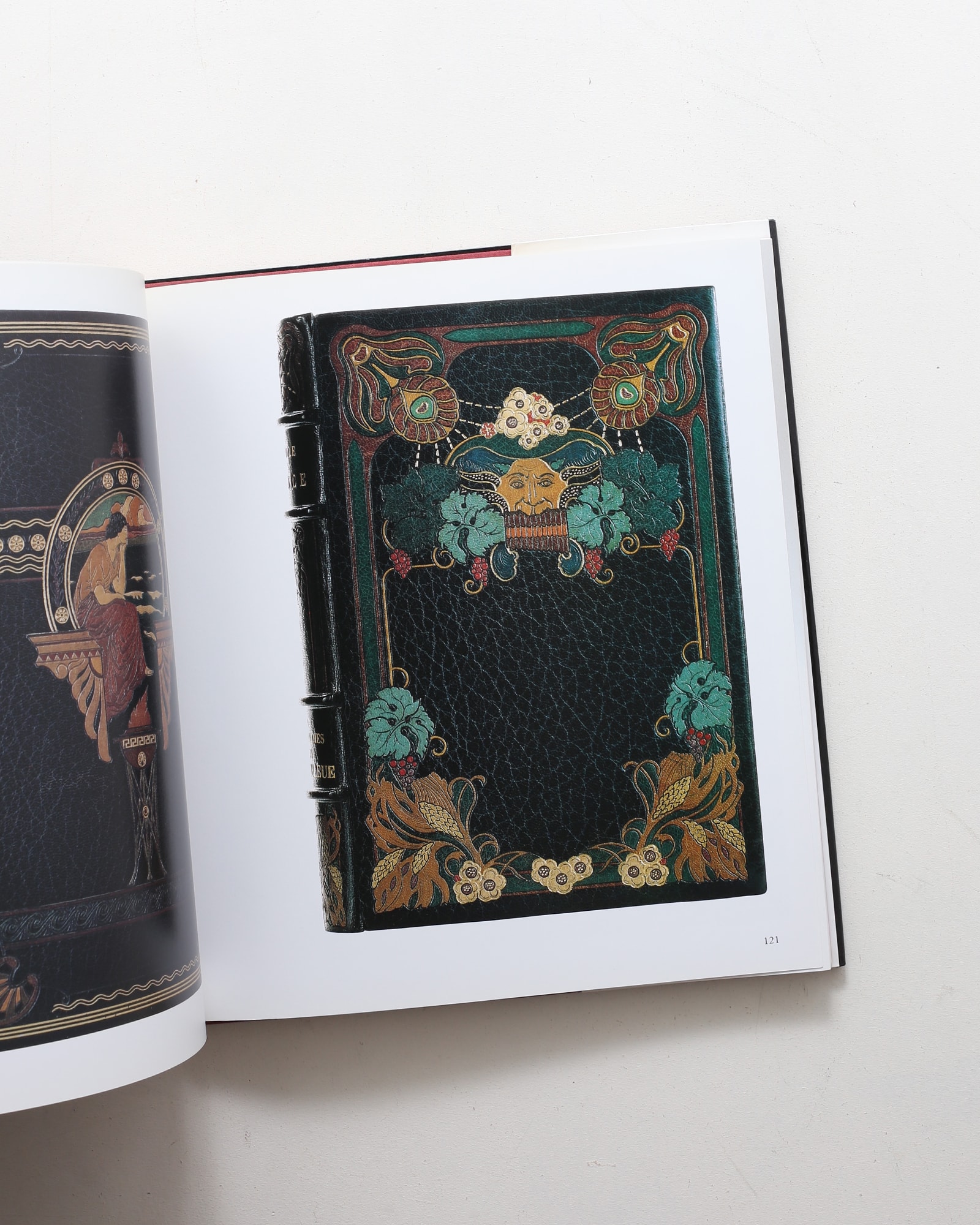 Art Nouveau and Art Deco Bookbinding: The French Masterpieces 1880