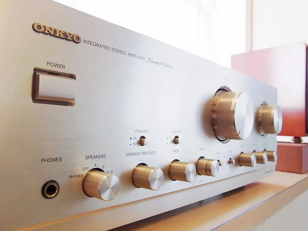 ONKYO フラッグシップ プリメインアンプ A-7VL レビュー | Nostra Vita