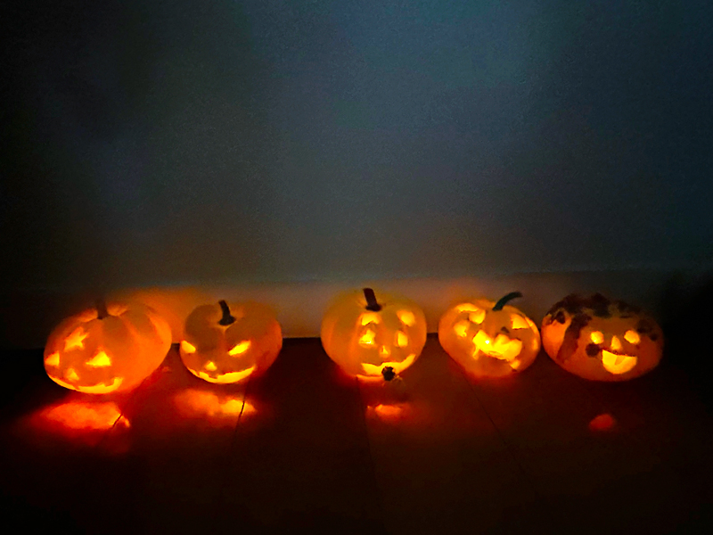 手作りのジャックオーランタンで「トリック・オア・トリート！」 – み