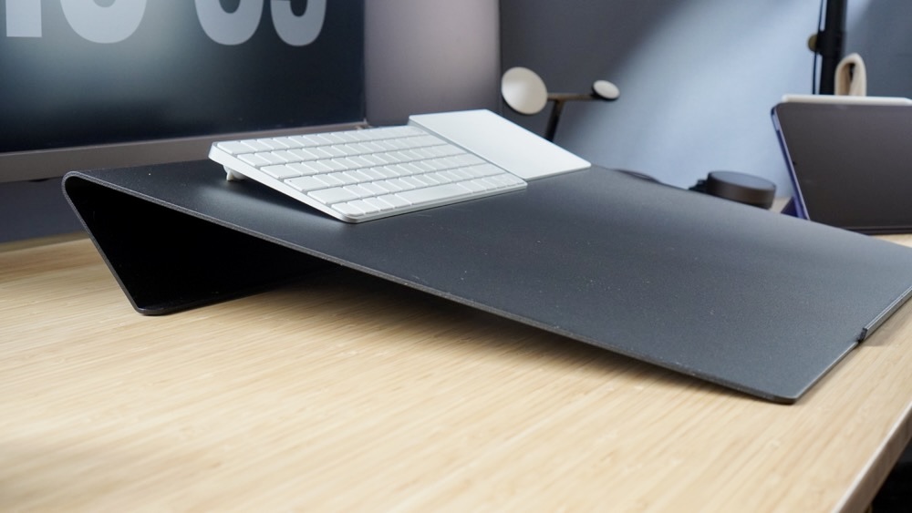 BORDERLESS ANGLE 10 レビュー | デスクに傾斜をつけて前傾姿勢や猫背