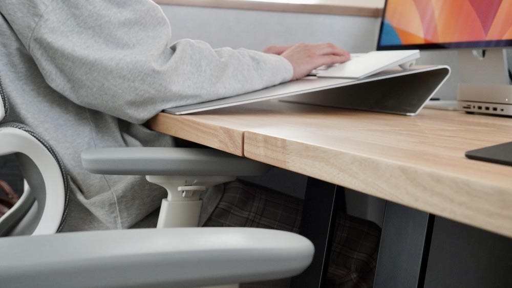 BORDERLESS ANGLE 10 レビュー | デスクに傾斜をつけて前傾姿勢や猫背