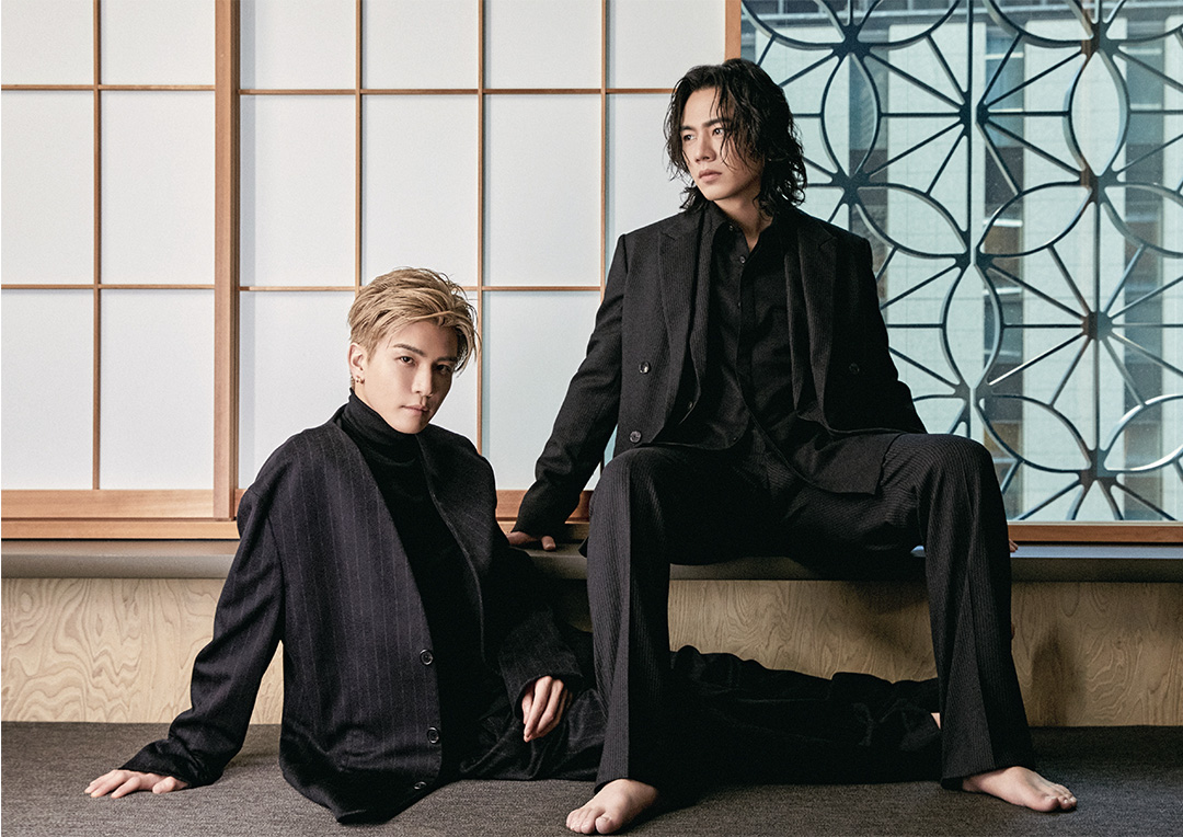 岩田剛典&ØMIが『ヌメロ・トウキョウ』10月号特装版表紙に登場