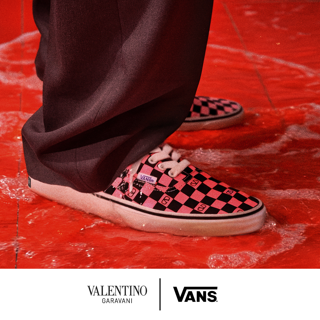ヴァレンティノ ガラヴァーニ × ヴァンズ」待望のコラボスニーカー登場