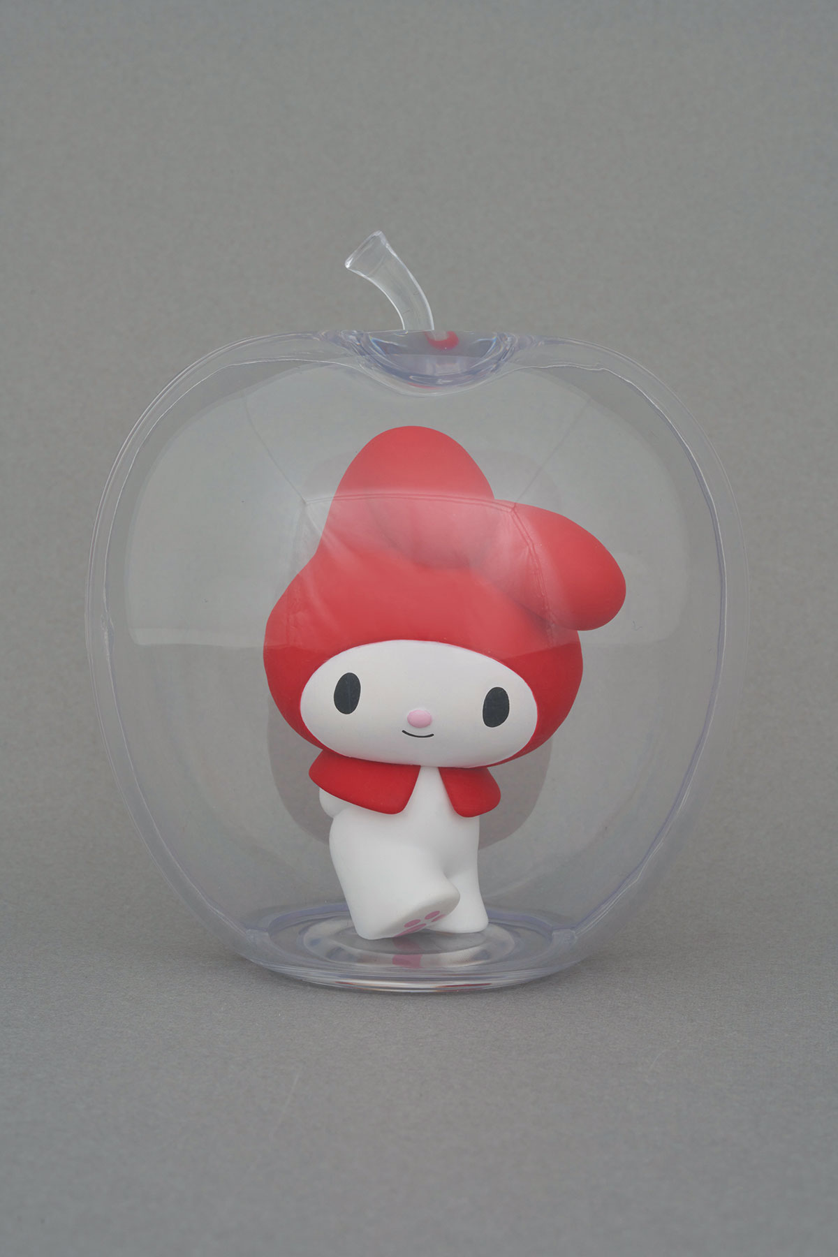 アンダーカバー」×「サンリオ」コラボ最新作。リボンに覆われたハロー