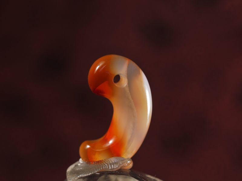 古墳時代・天然赤瑪瑙製勾玉（特大サイズ）