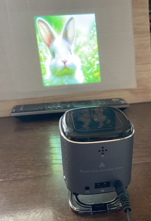 小型プロジェクター【WiMiUS Q2】使った感想と選んだ理由 | ぬいう