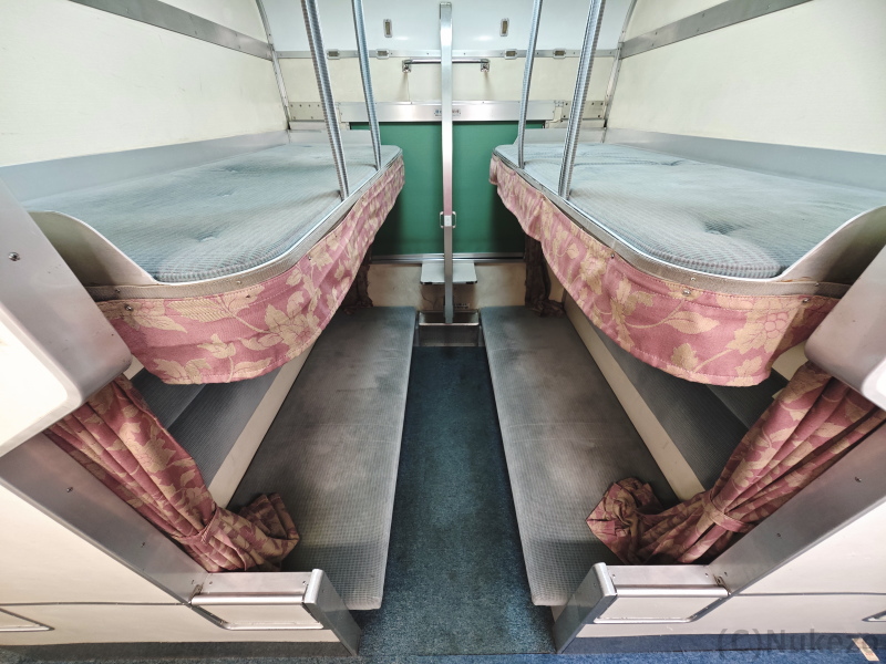 24系「小坂鉄道レールパーク・ブルートレインあけぼの」B寝台ソロ 内装