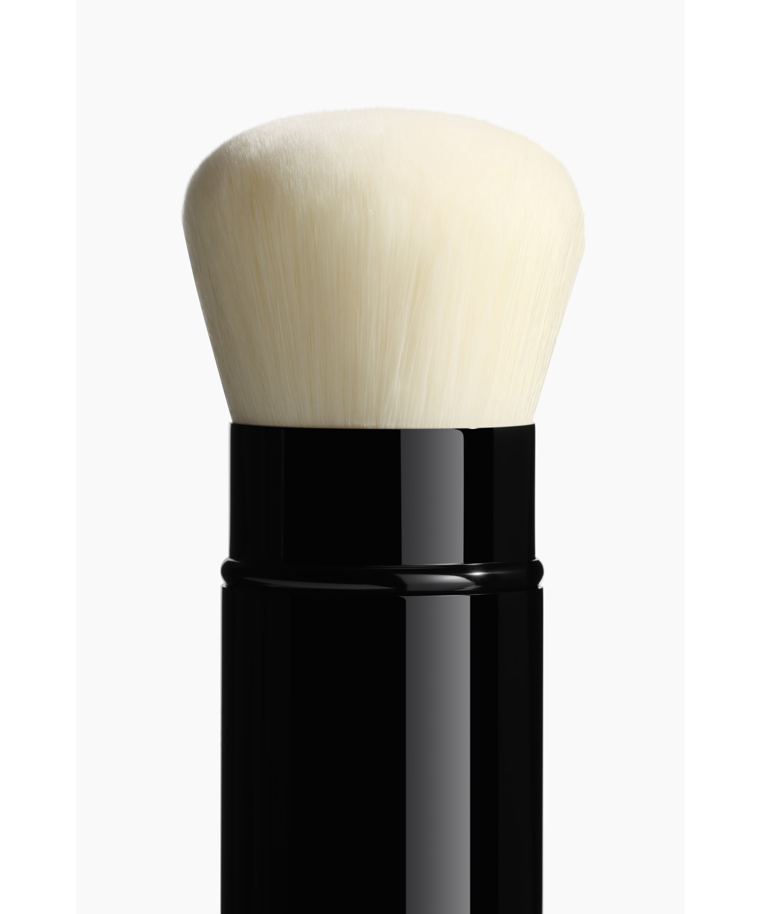 パンソー カブキ N°108 パウダー ブラシ（メイクブラシ）｜CHANEL