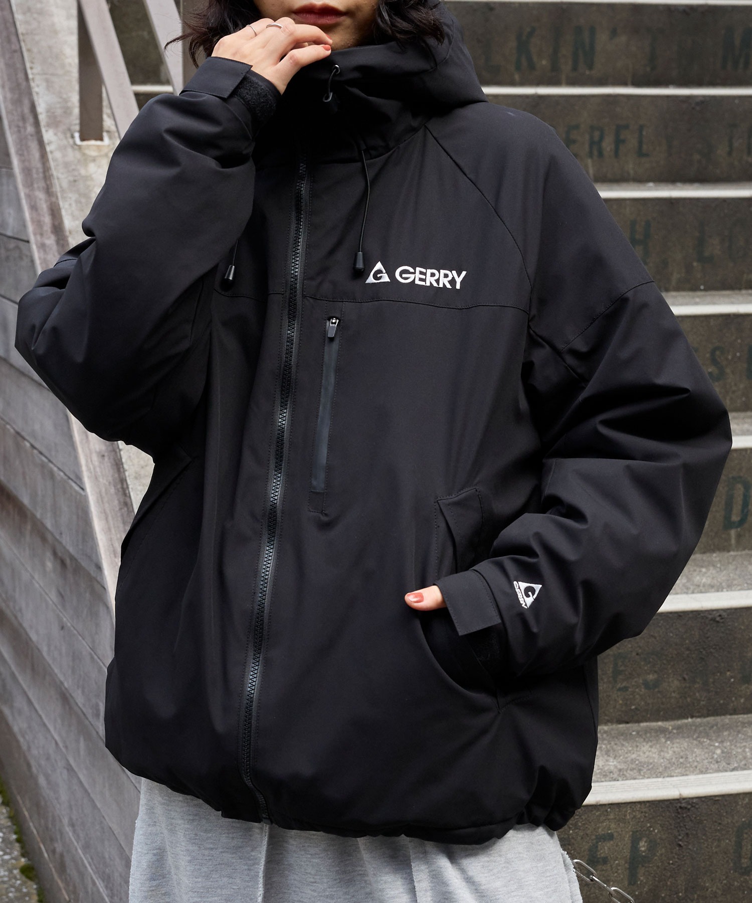 GERRY/ジェリー 別注 ロゴワンポイント刺繍 中綿フードブルゾン MONO