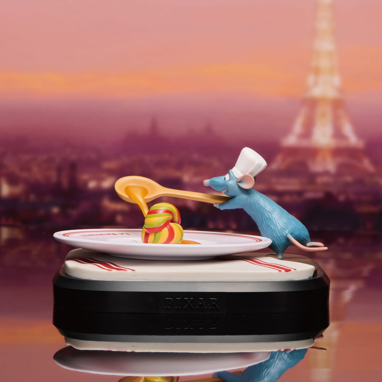 ピクサーのHappyくじ、7月より販売 A賞はフィギュアとランプ＆ロゴの