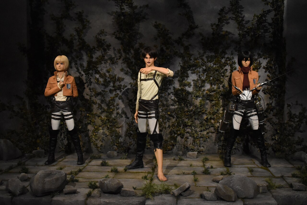 進撃の巨人 ザ・リアル2」クロノイド。左からアルミン、エレン、ミカサ