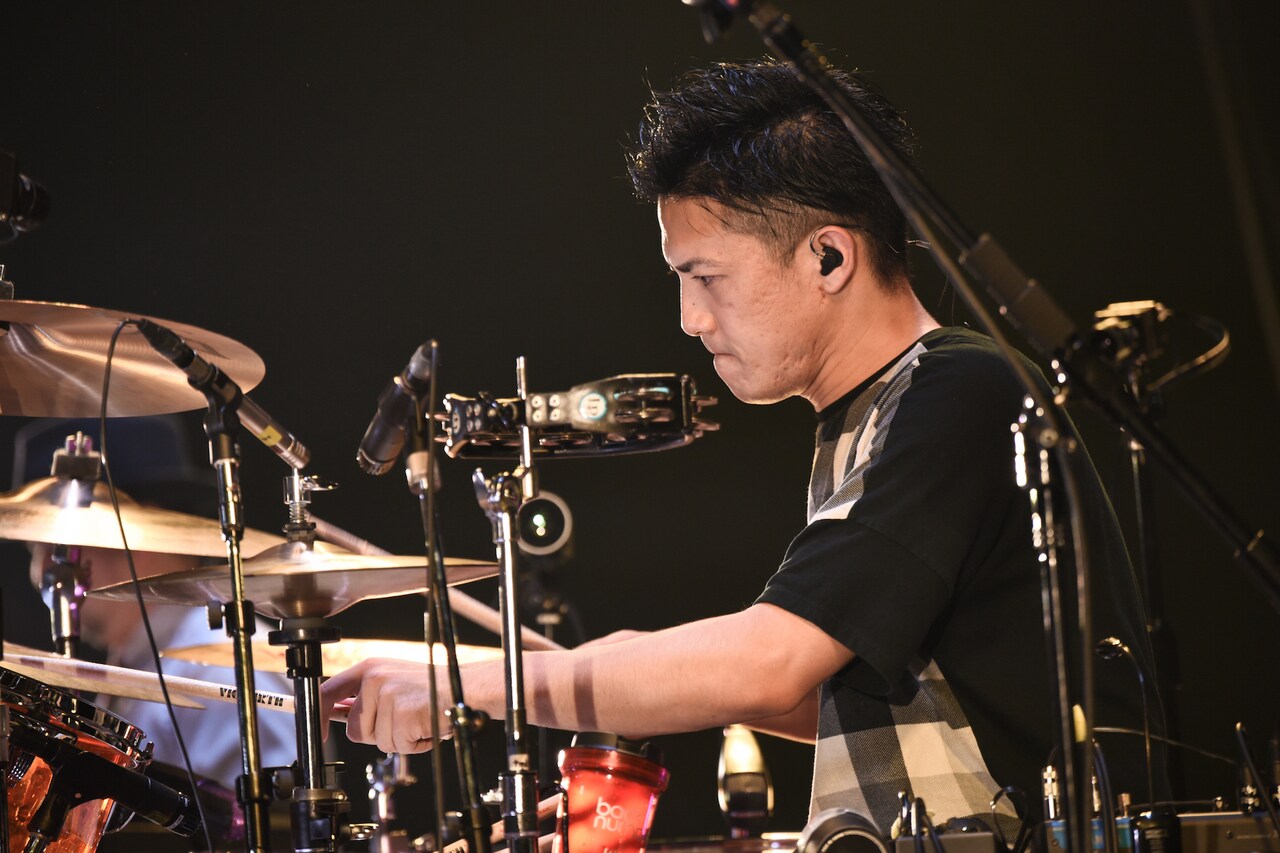 栗原寿（Dr）（撮影：佐藤祐介） [画像ギャラリー 6/8] - 音楽ナタリー