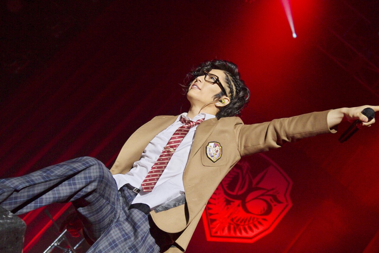 性”徒会長GACKT、短ラン＆ブレザー姿で熱烈ライブ - 音楽ナタリー