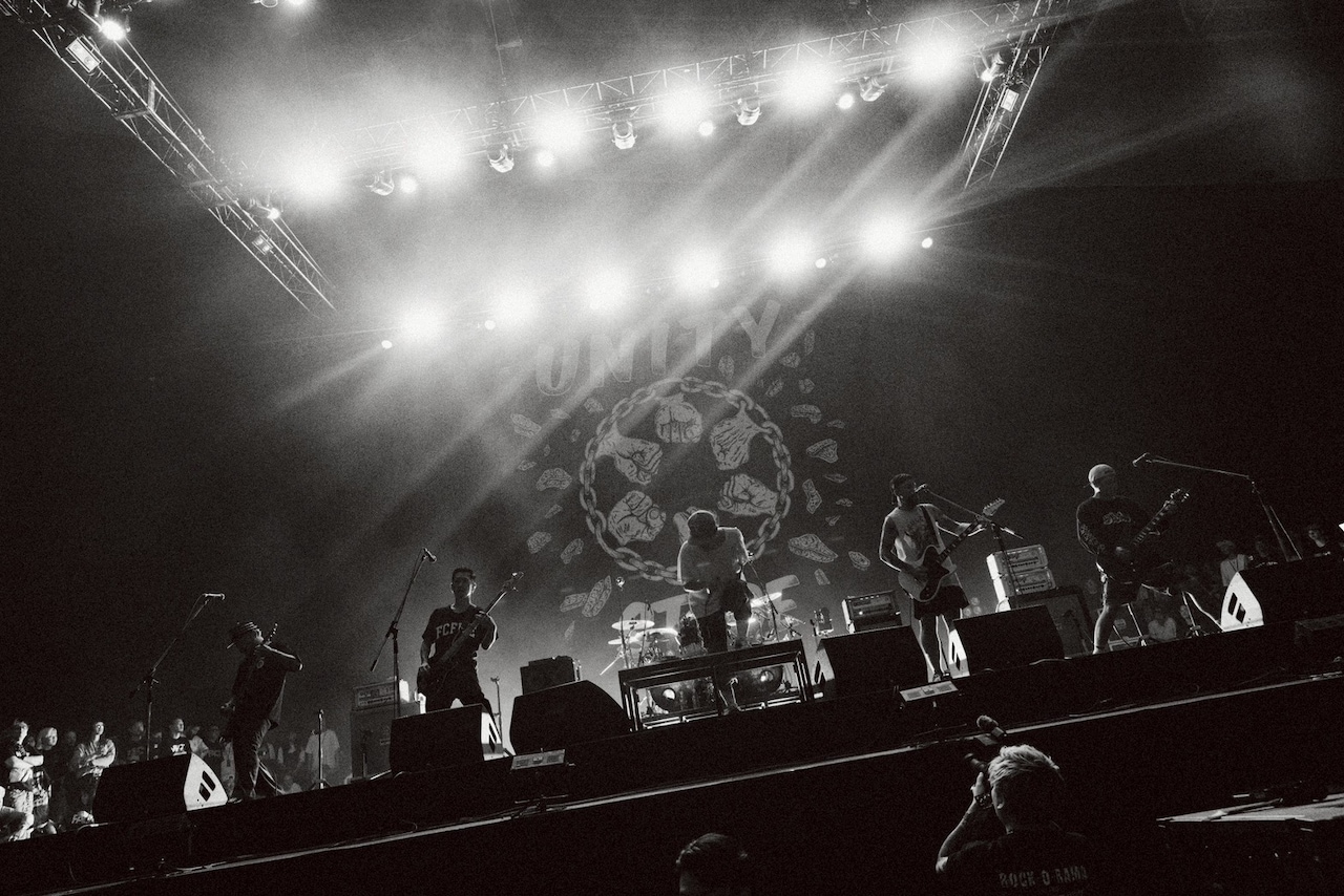 FACTが盟友たちと飾った己の有終、幕張を熱狂させた「ROCK-O-RAMA-THE