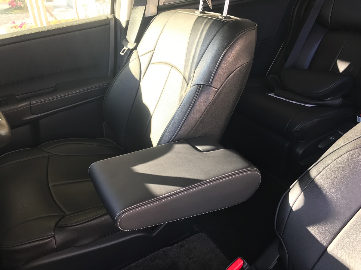 オデッセイハイブリッド(RC4)運転席アームレストを大型タイプに変更し