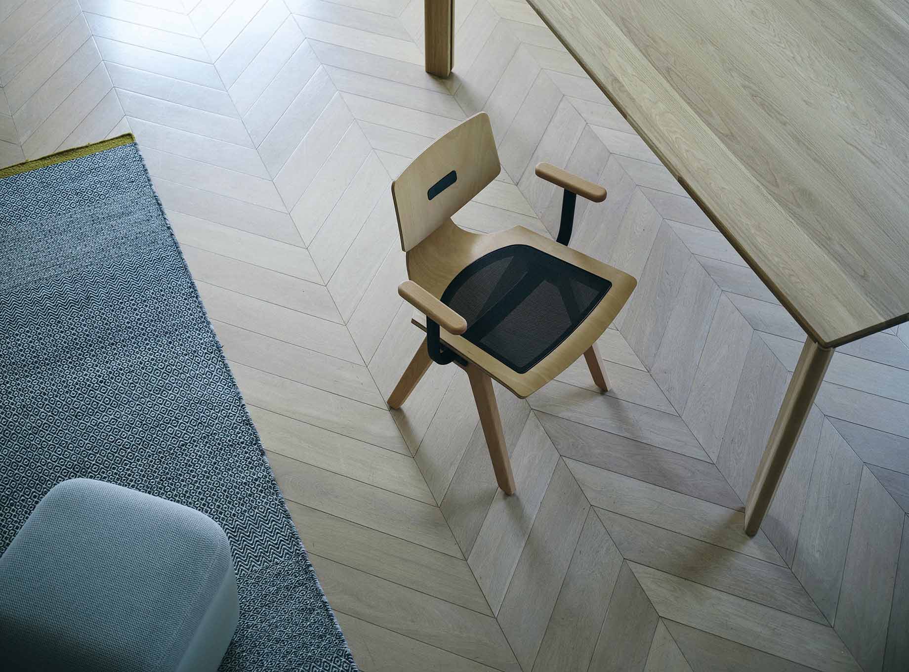 器具から家具へ」働くという行為を自由にする ワーキングチェア ELMAR