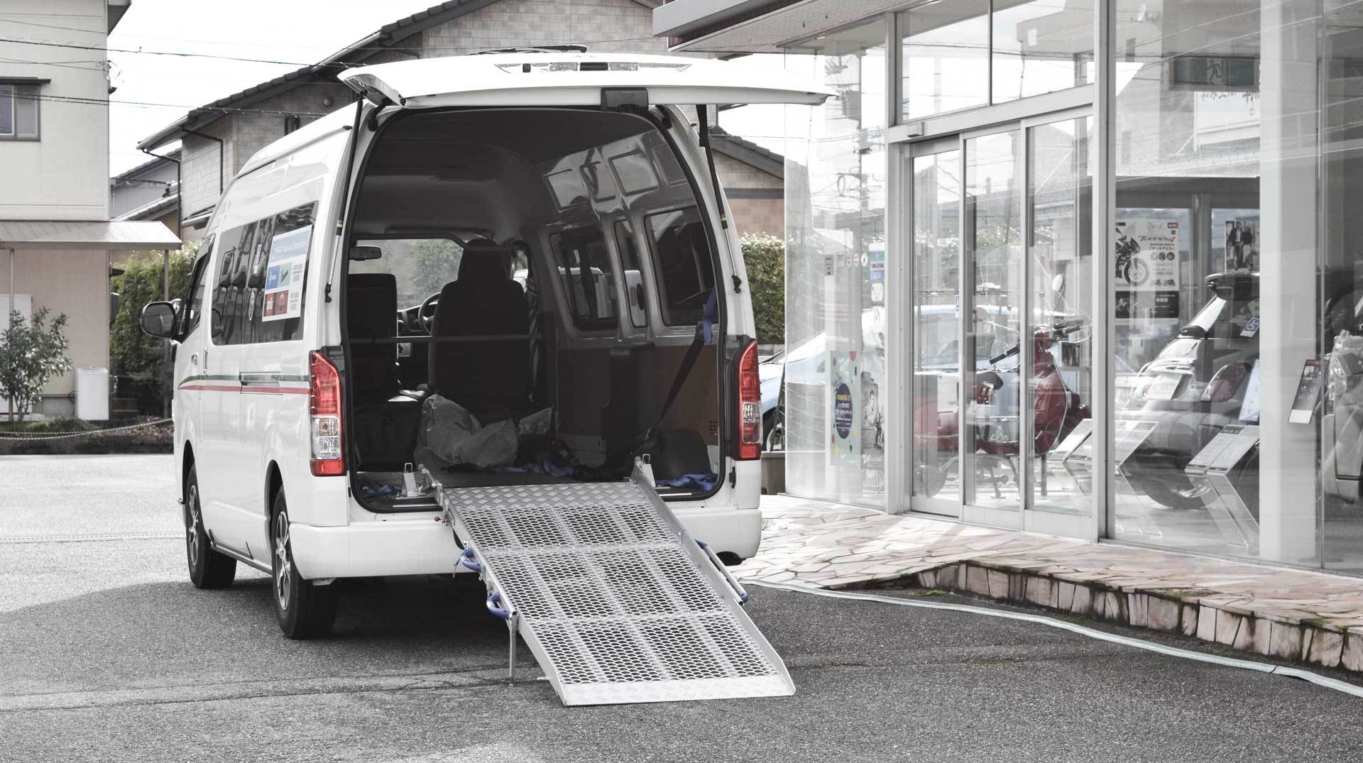 福祉車両改造事例 トヨタ ハイエース フィエル製車両用スロープ BGR25