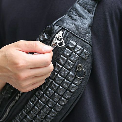 J-BG006)ENDUREレザーJAMスタッズボディバッグショルダーバッグS