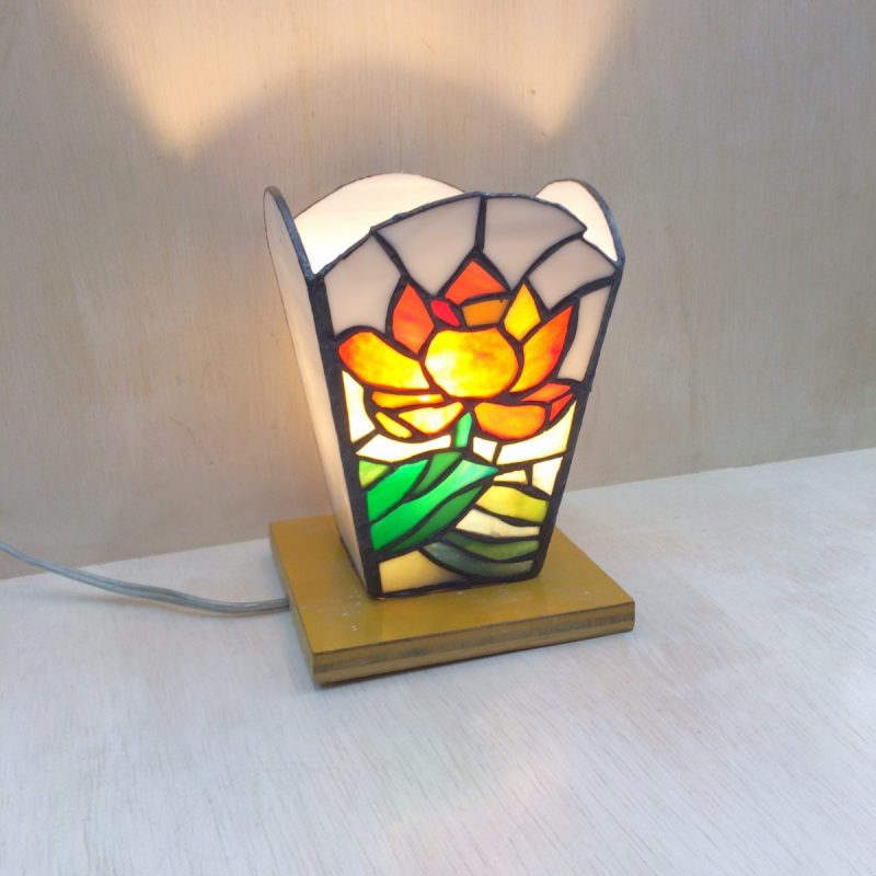 生徒さんの作品。ステンドグラスの蓮のキャンドルホルダー | ステンド