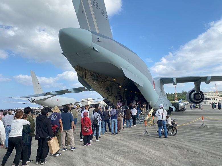 航空自衛隊那覇基地「美ら島エアフェスタ 2025」ブルーインパルスも