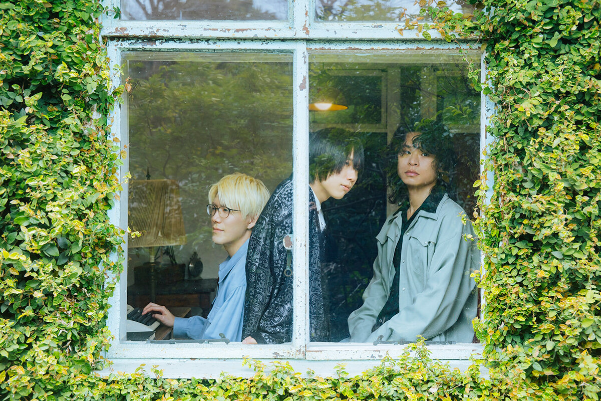 おいしくるメロンパン パン屋ロゴの刺繍パーカー バンドグッズ 茶 モカ