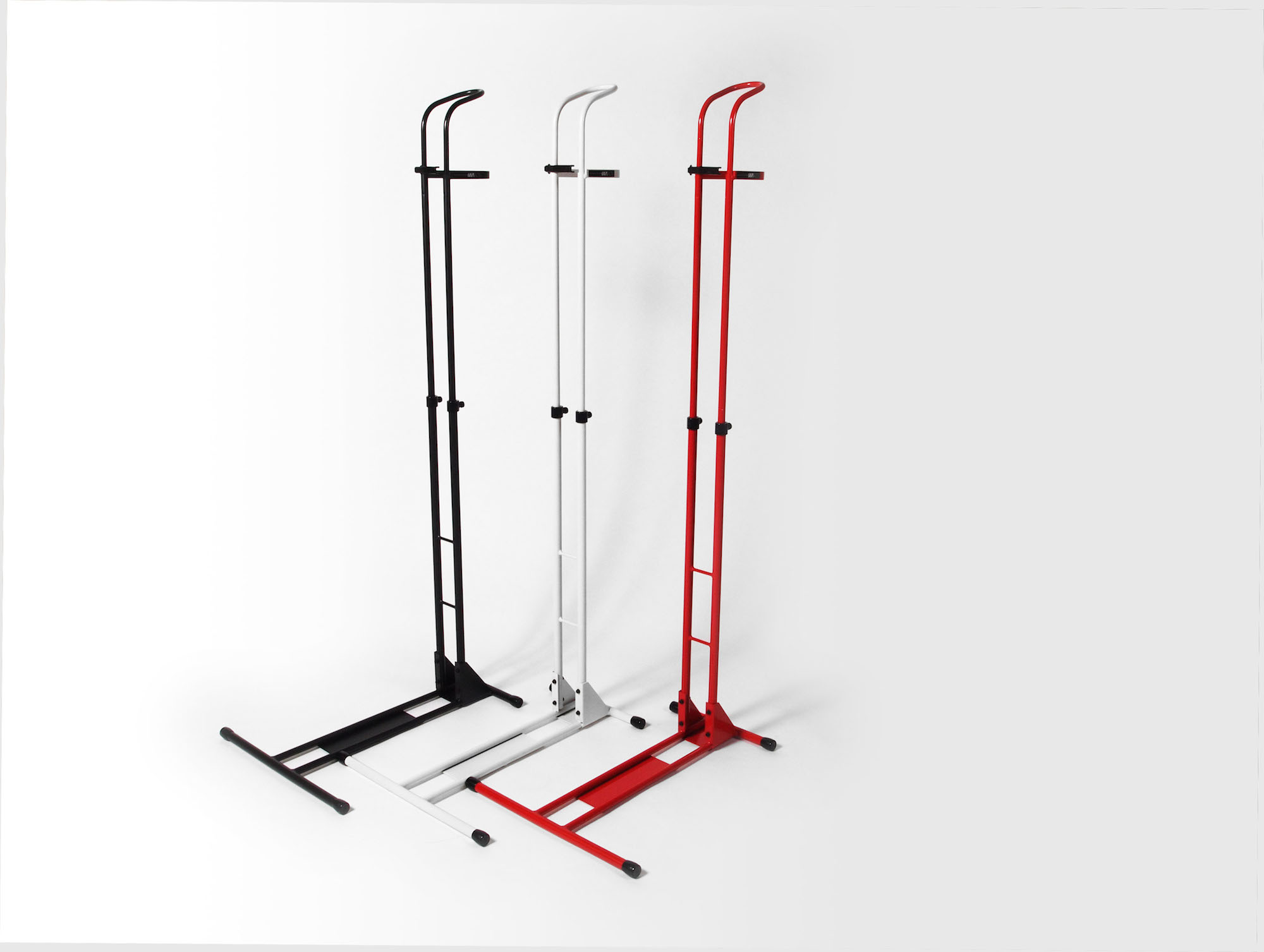 丸八工機の縦置きスタンド「iWA（アイダブルエー）A01V」が新色