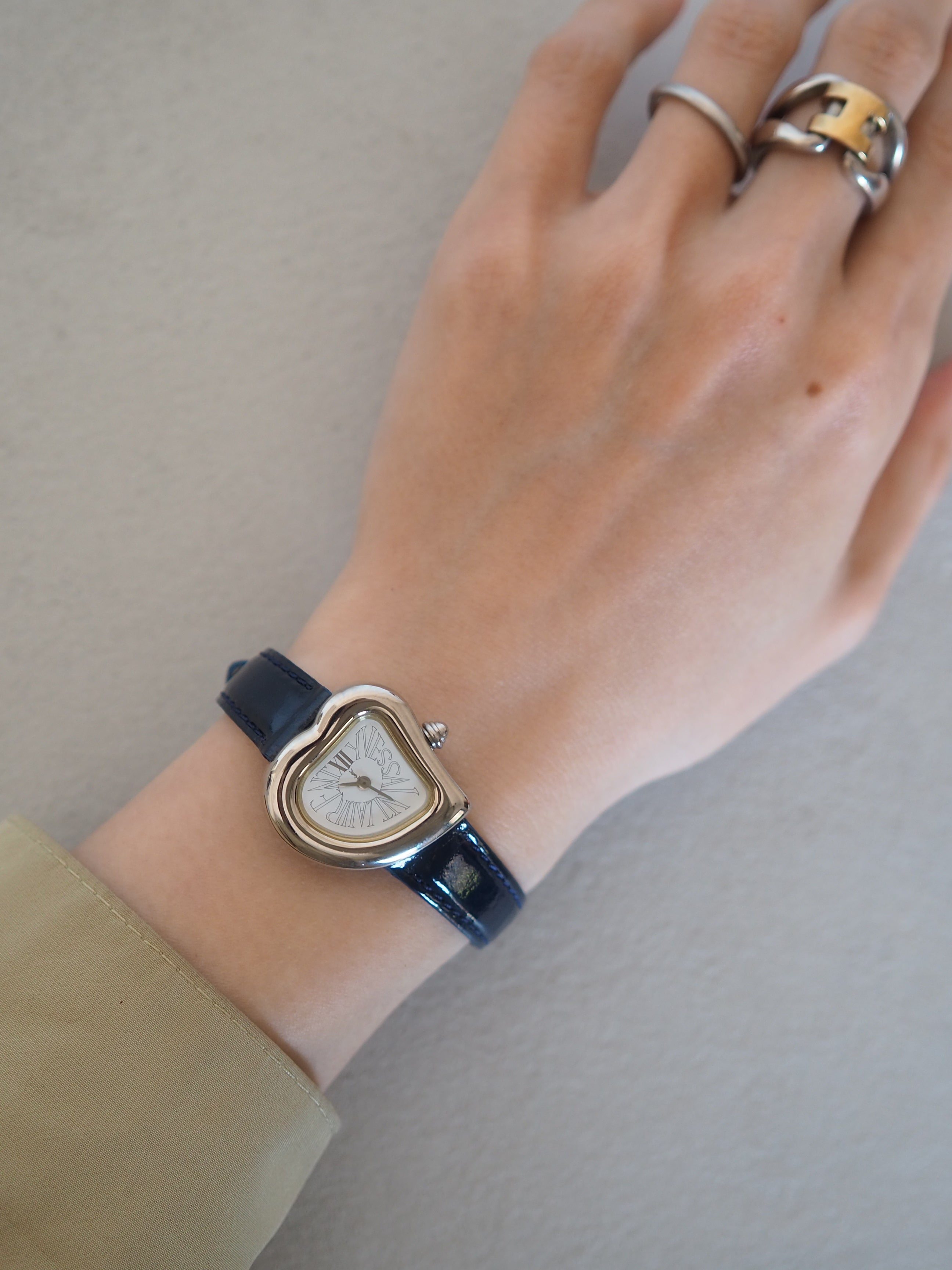Yves Saint Laurent ハート型クォーツ時計 Yves Saint Laurent イヴ