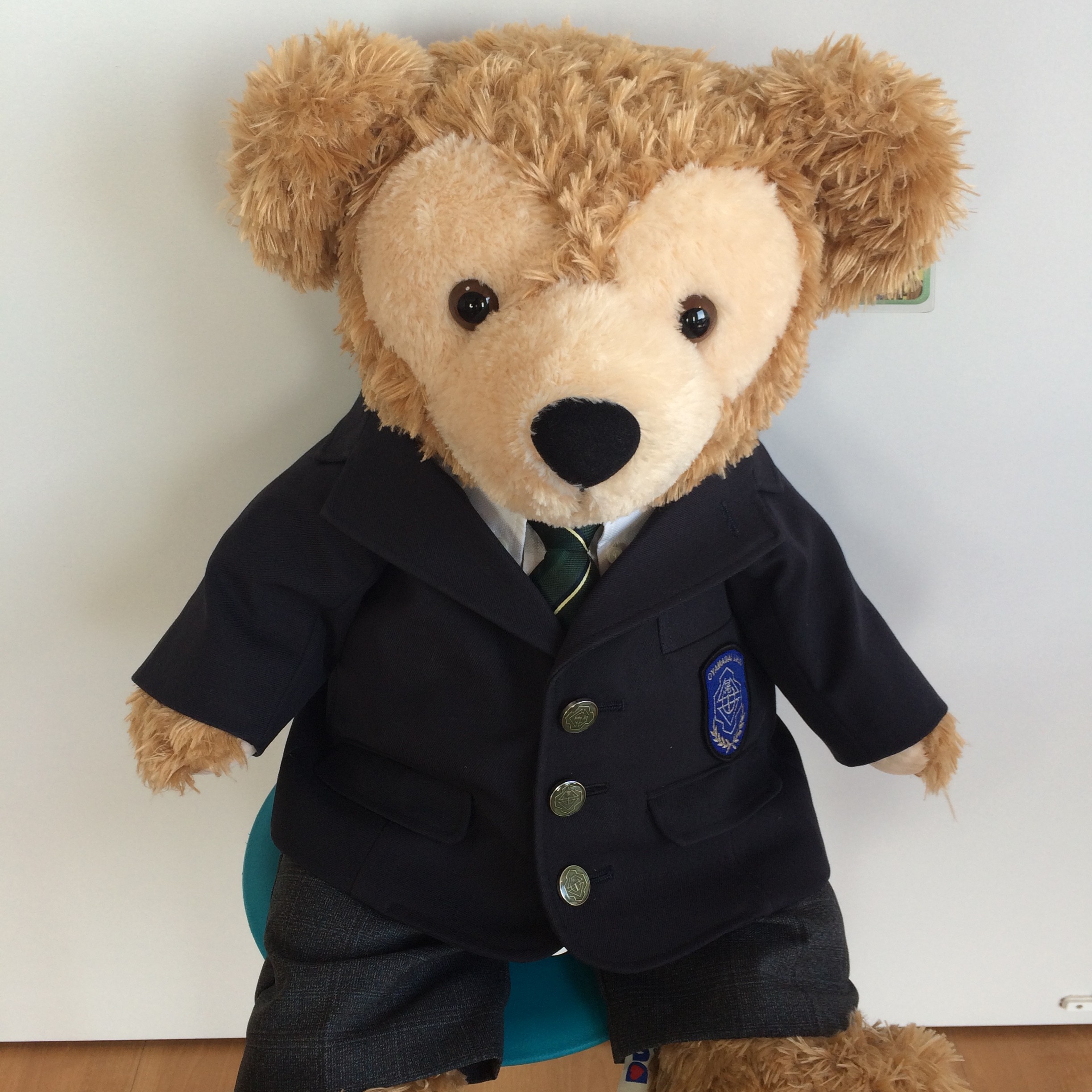 卒業後の制服を小さくすることで、インテリアとして再利用できる