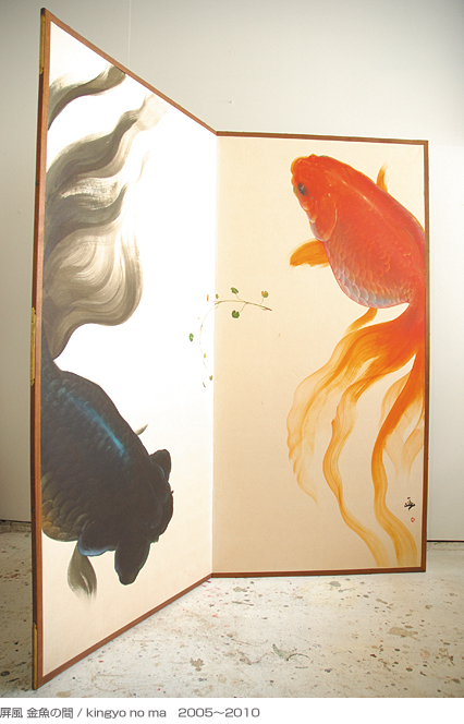 金魚絵師、深堀隆介さんが描くアクリル絵の具とエボキシ樹脂を流し込む