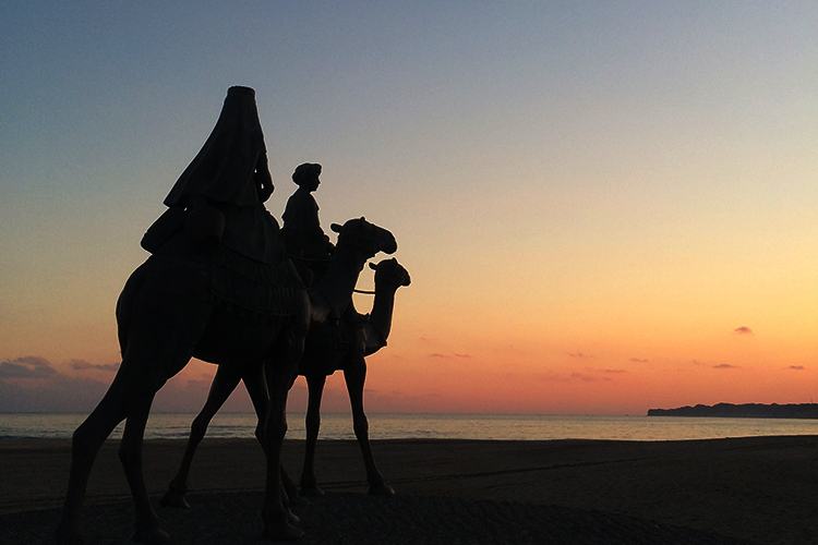 月の沙漠記念像 | 一般社団法人 御宿町観光協会 公式ホームページ