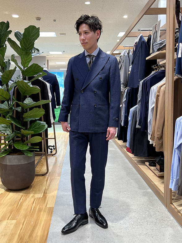 シアサッカー生地のスーツで爽やかに | スタイリング