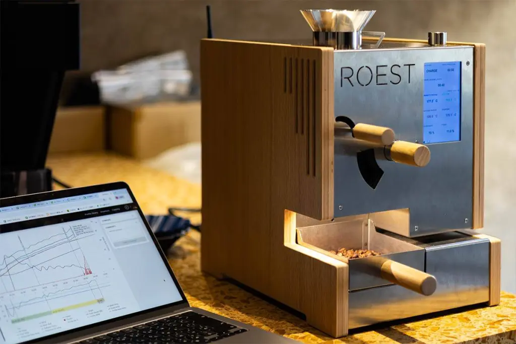 焙煎の未来を先取りする革新的マシン──サンプルロースターROEST