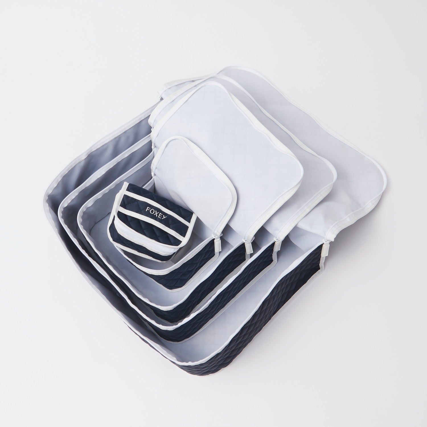 36321 “5” Travel Pouch – FOXEY 公式オンラインストア